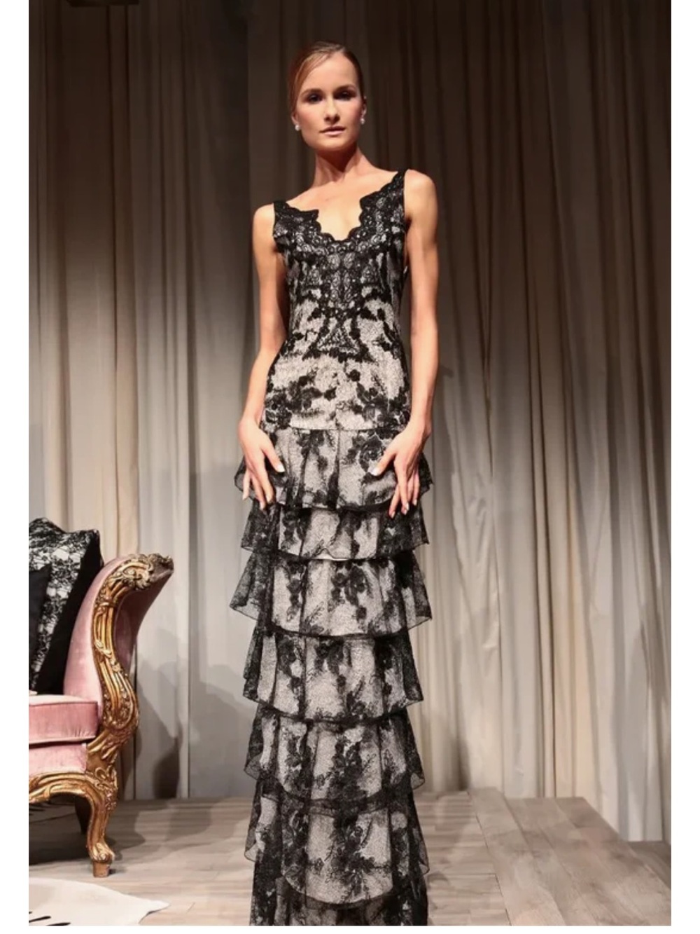 Alice & Olivia Powell Black Lace Tiered Maxi Dress size 8 NWT As Seen on TV
